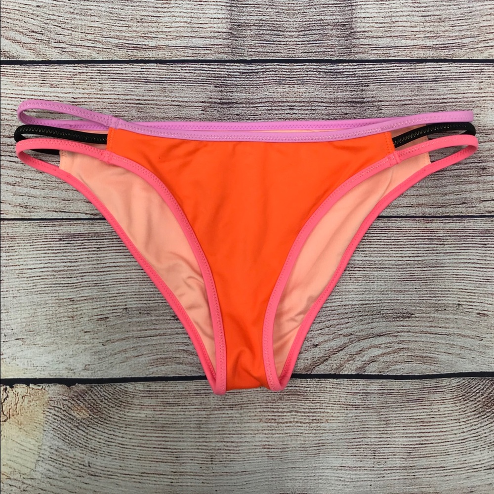 NWOT Victoria’s Secret bikini bottoms (Small)